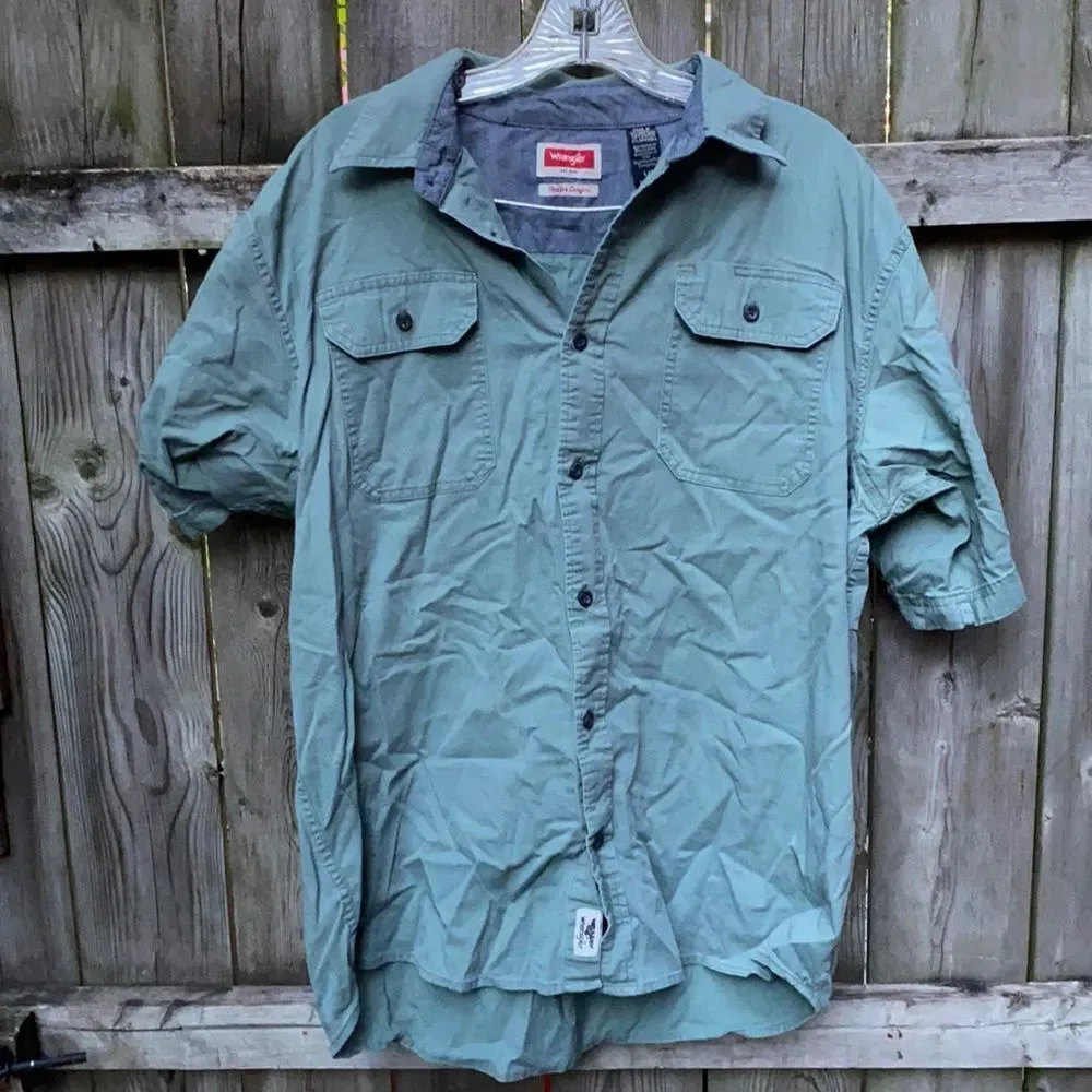 Wrangler Button down shirt sz. L